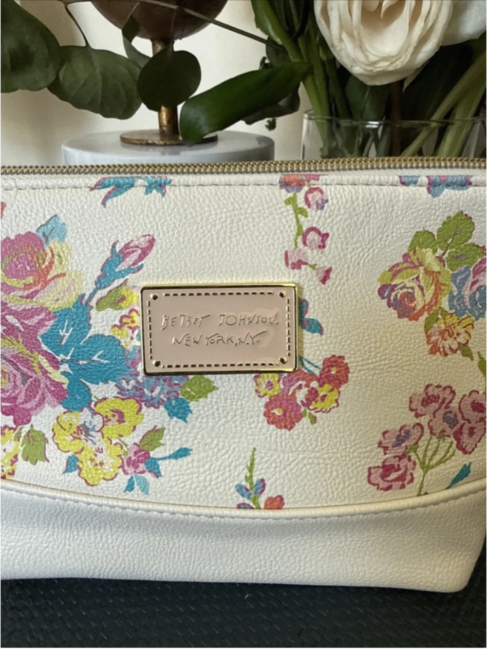 Betsey Johnson White Floral Trapezoid Cosmetic Makeup Bag